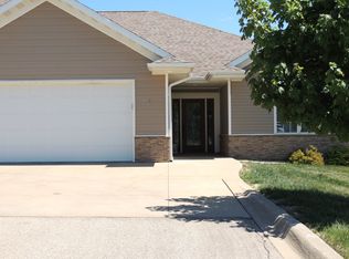 776 Peosta St UNIT 2, Peosta, IA 52068