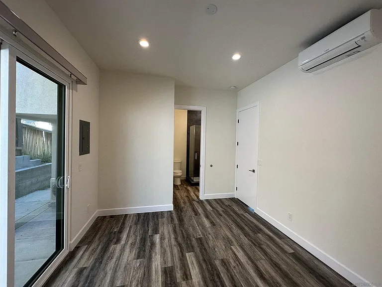 426 Sloane Ave — Photo 12