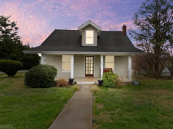 1200 5th St, Radford, VA 24141