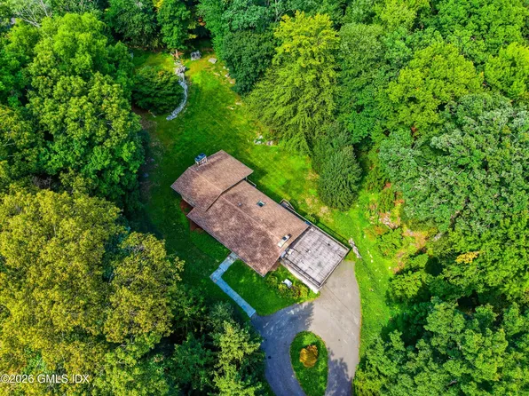 7 Sundance Dr, Cos Cob, CT 06807
