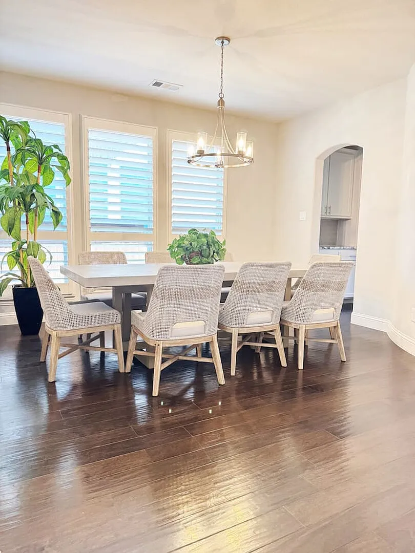Elegant Luxury Home Ideal for Large Family Stays — Photo 2