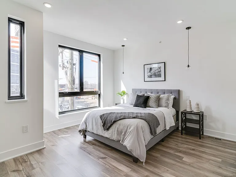 Brand New Luxury Townhouses — Photo 37