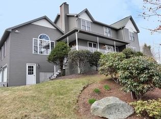 9 Sidney Rd, Sturbridge, MA 01566