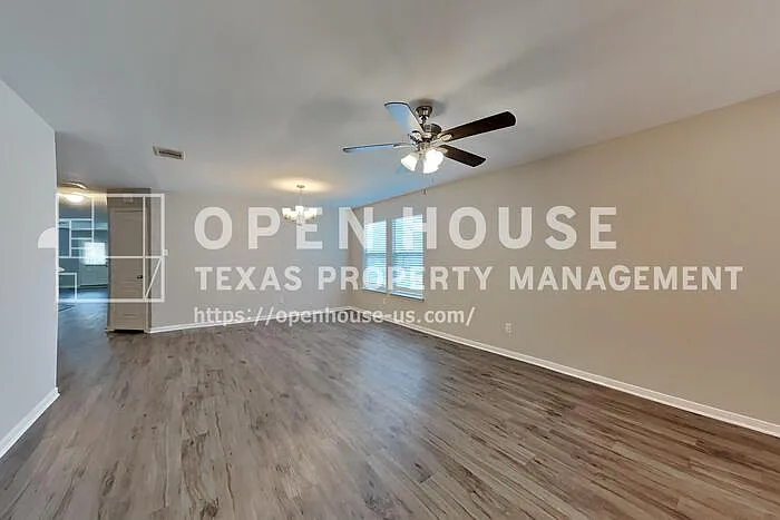 4 bed, 2.5 bath, 2965 sqft, $2,345 — Photo 3