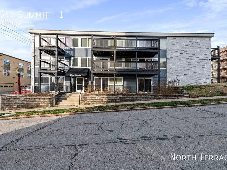 4544 Summit St #1 — Photo 12