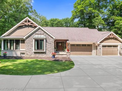 11500 Lisa Lori Ln, South Lyon, MI, 48178
