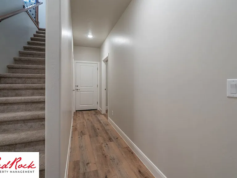 493 N 550 W — Photo 45