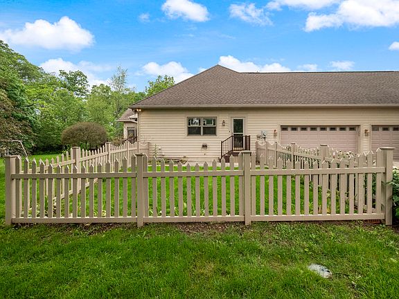 3rd image of 4783 Saintsbury Ct