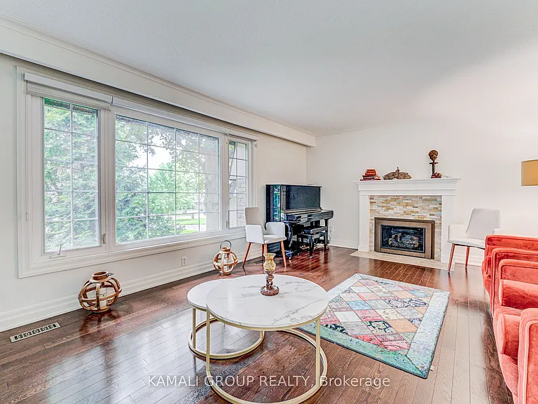 5 Caravan Dr — Photo 2