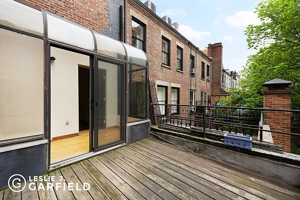 Rented by Leslie J. Garfield | media 25