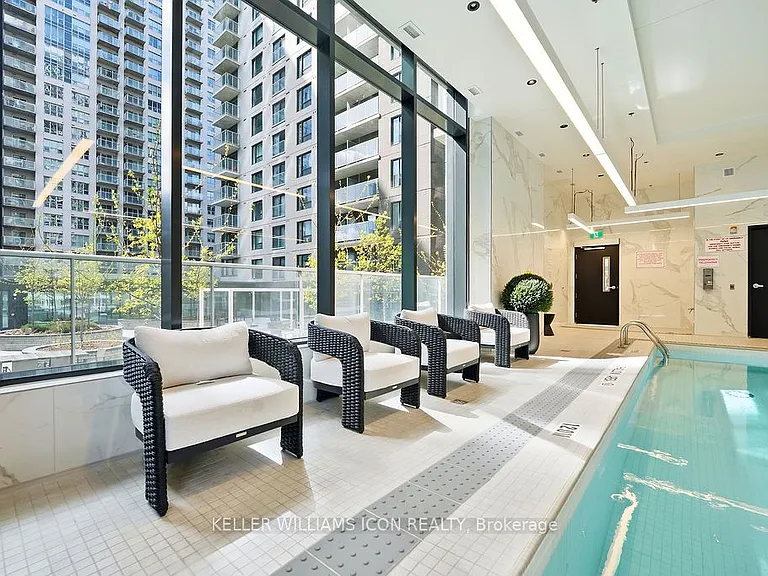 180 George St #1002 — Photo 39