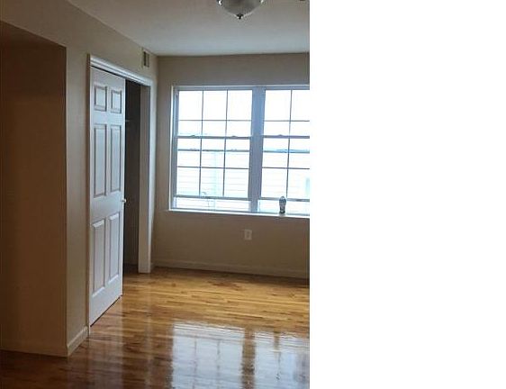 5th image of 72-74 W Kinney St #1