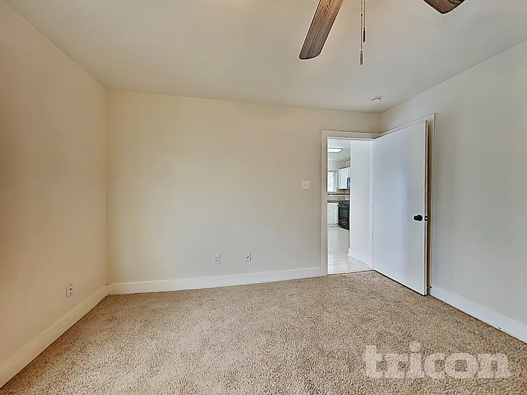 15810 W Park Ct — Photo 11
