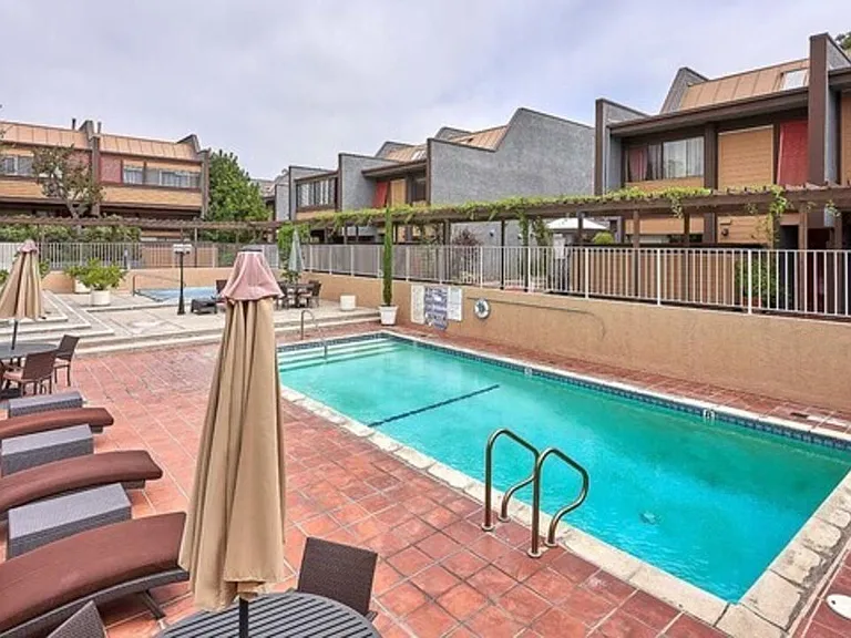 421 S Van Ness Ave #8 — Photo 3
