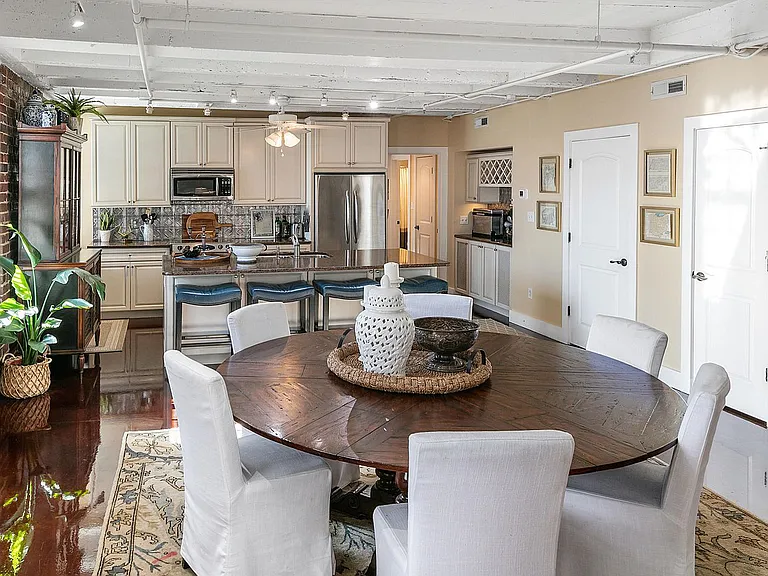 535 Locust St #303 — Photo 6