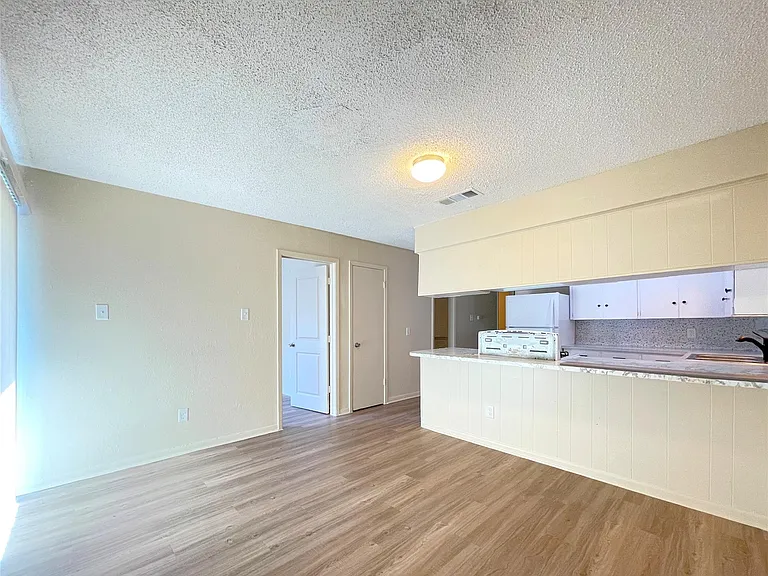 902 N Meadows Dr — Photo 8