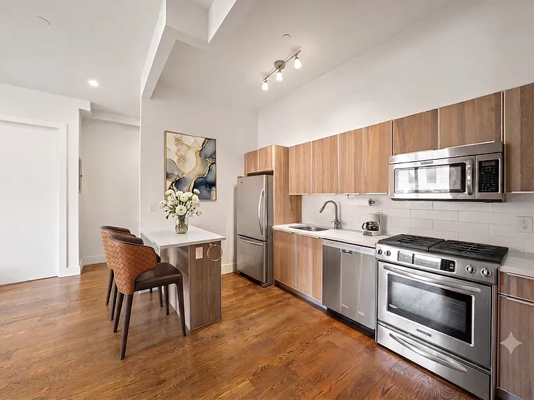 655 Franklin Ave #2F — Photo 3