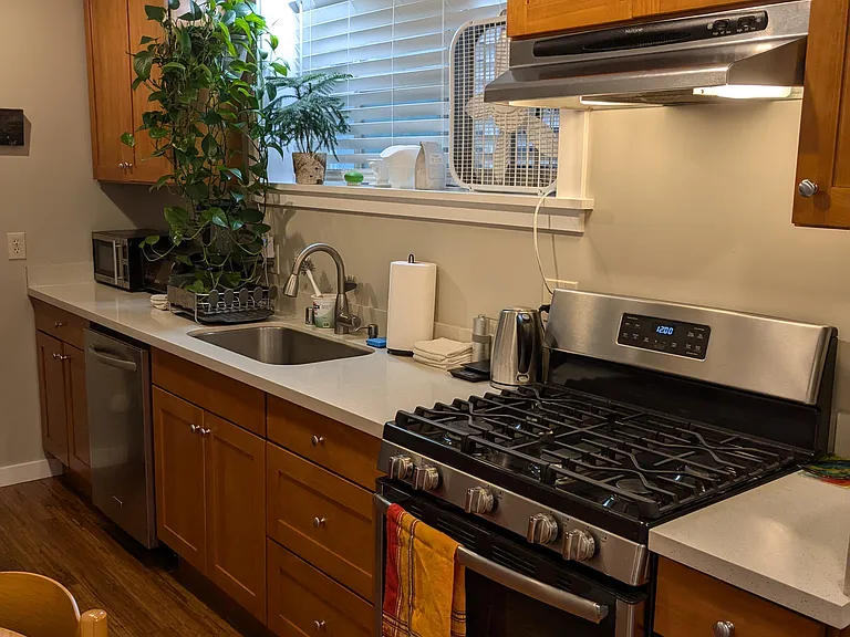 527 Malden Ave E #11 — Photo 8