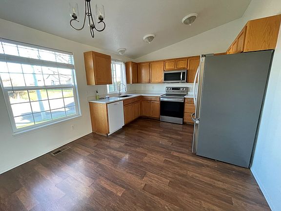 3rd image of 961 Waikiki St SE