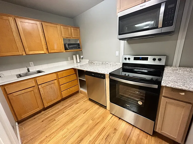 Kitchen (upstairs)