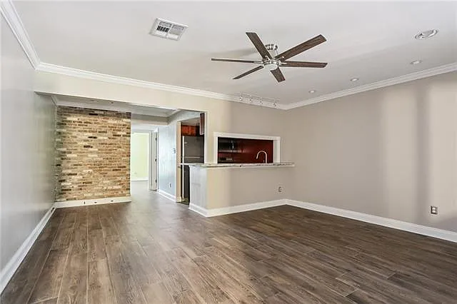 Building Photo - 3201 Saint Charles Ave #121