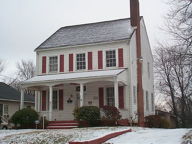 1st image of 827 Paxton St