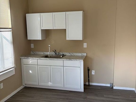 3rd image of 3937 Iowa Ave