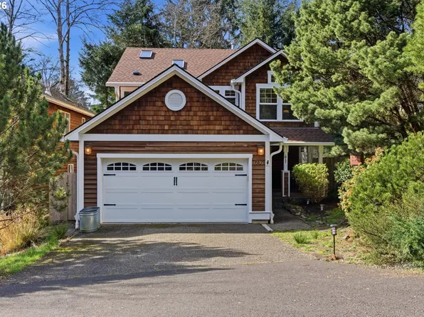 696 N Hemlock St, Cannon Beach, OR 97110