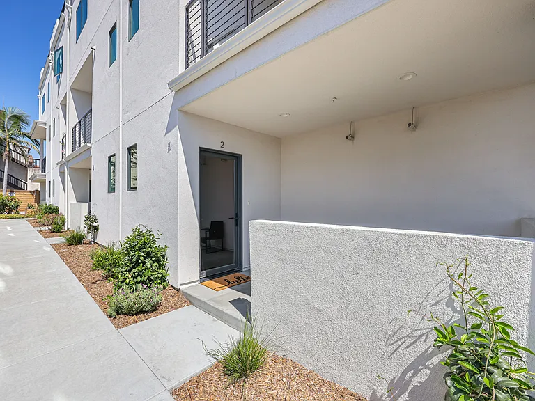 University Row Homes — Photo 31