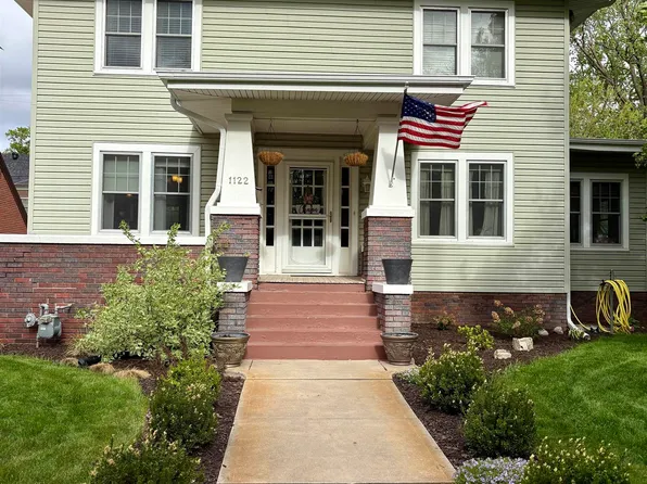 1122 N Denver Ave, Hastings, NE 68901