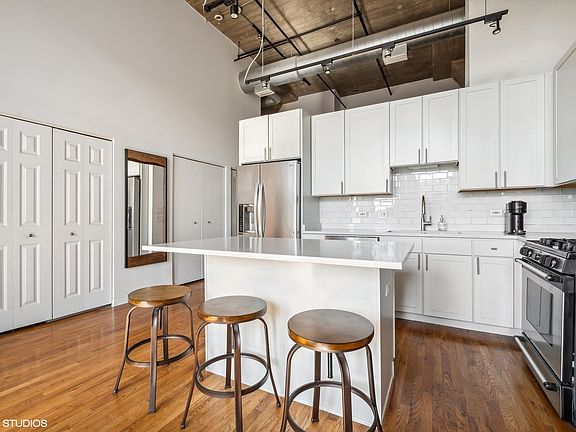 5th image of 758 N Larrabee St APT 307