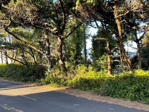 5987 El Mar Ave, Lincoln City, OR 97367