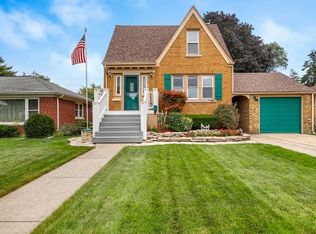 117 N Pine St, Mount Prospect, IL 60056
