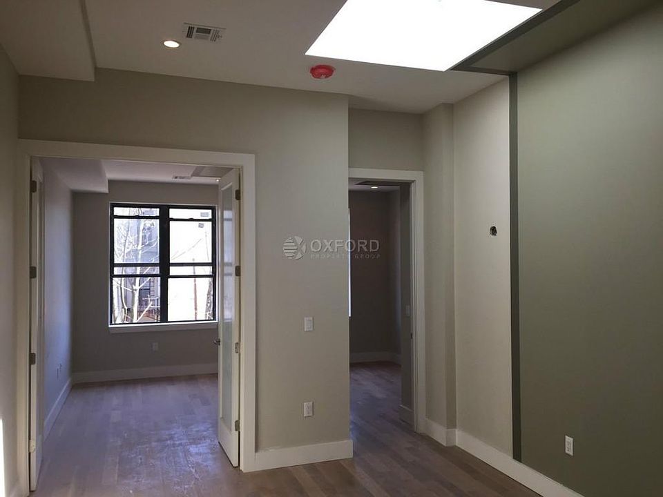Building Photo 4