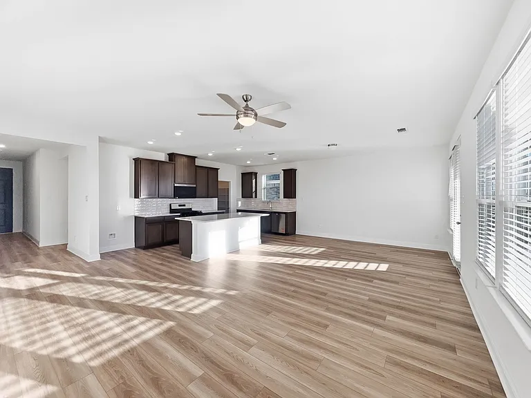 622 Saxony Dr — Photo 14