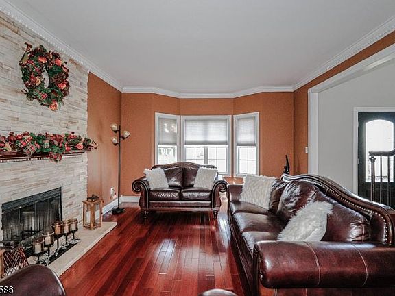 3rd image of 14 Staudt Ct