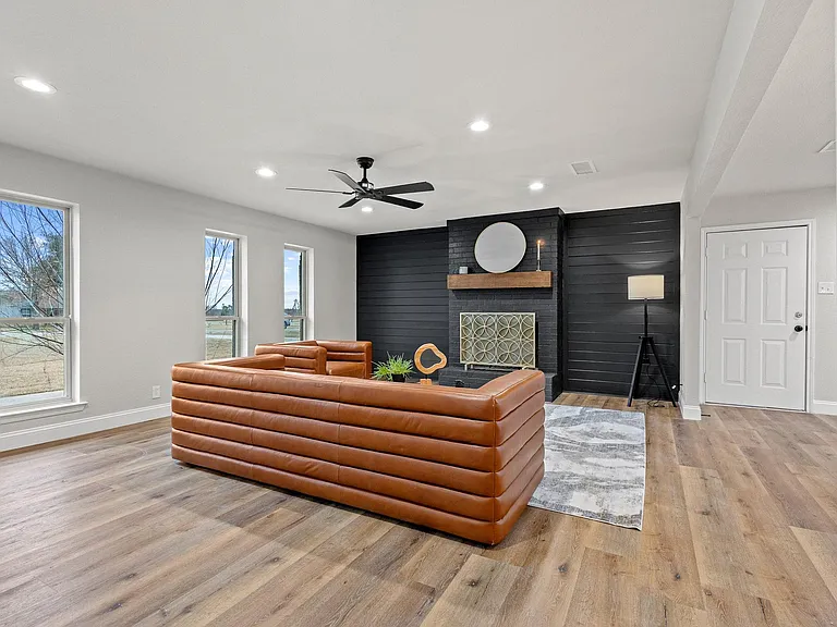 3327 Carriage Cir — Photo 9