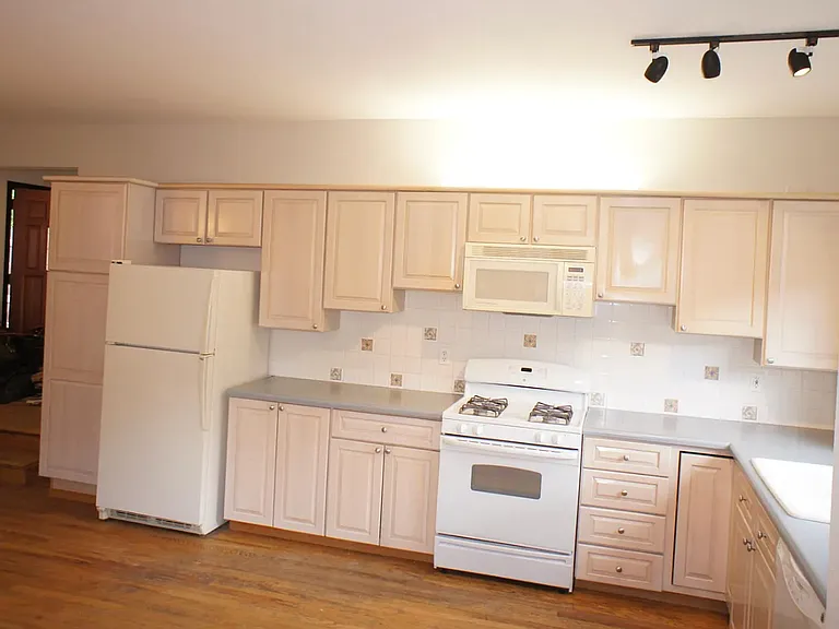 605 W Rollinsville St — Photo 4