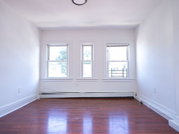 3rd image of 163 N 16th St #1