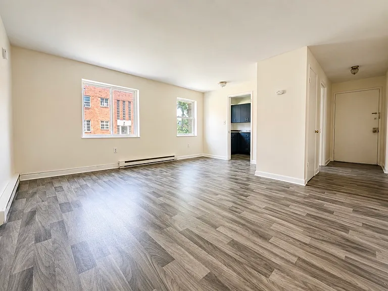 7 Tompkins St #B5 — Photo 2