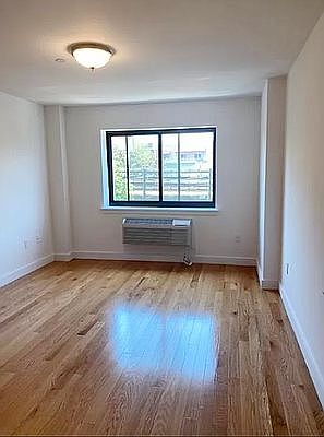 4th image of 3135 31st St Unit 306