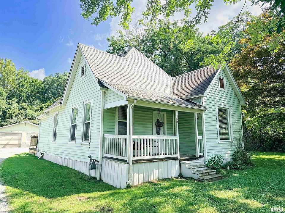 1st image of 213 E Heacock St