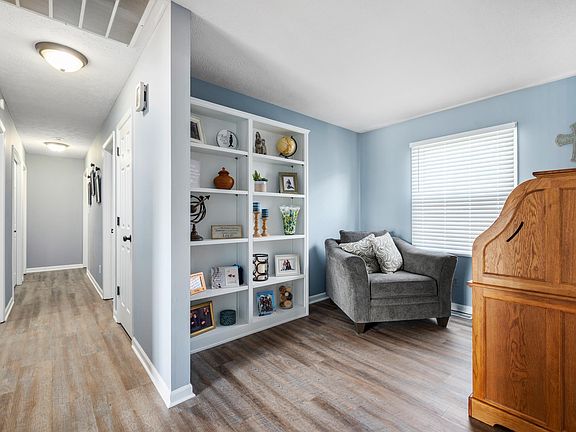 5th image of 2912 W Palisades Pkwy