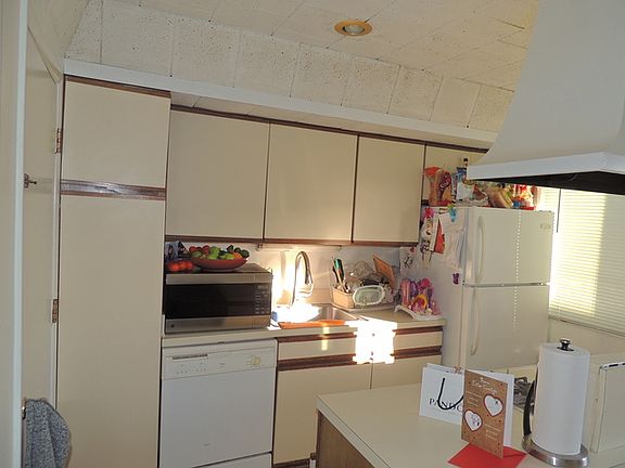 2nd image of 1737 Bristol Walk #1737