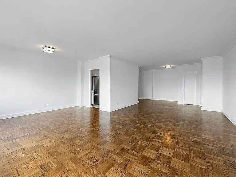 215 E 68th St #23I — Photo 4