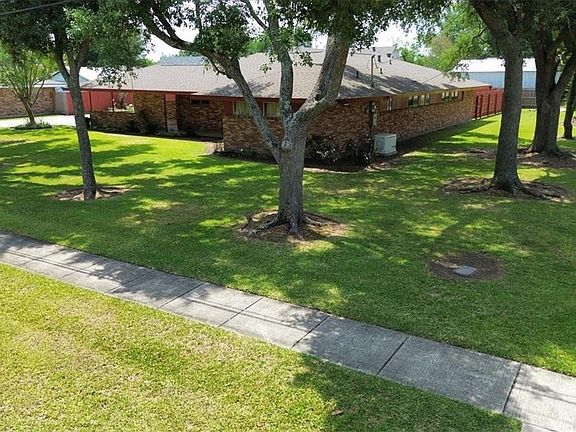 5th image of 599 Jefferson Dr