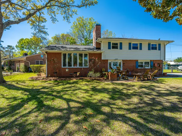 1595 Holton Pl, Charleston, SC 29407