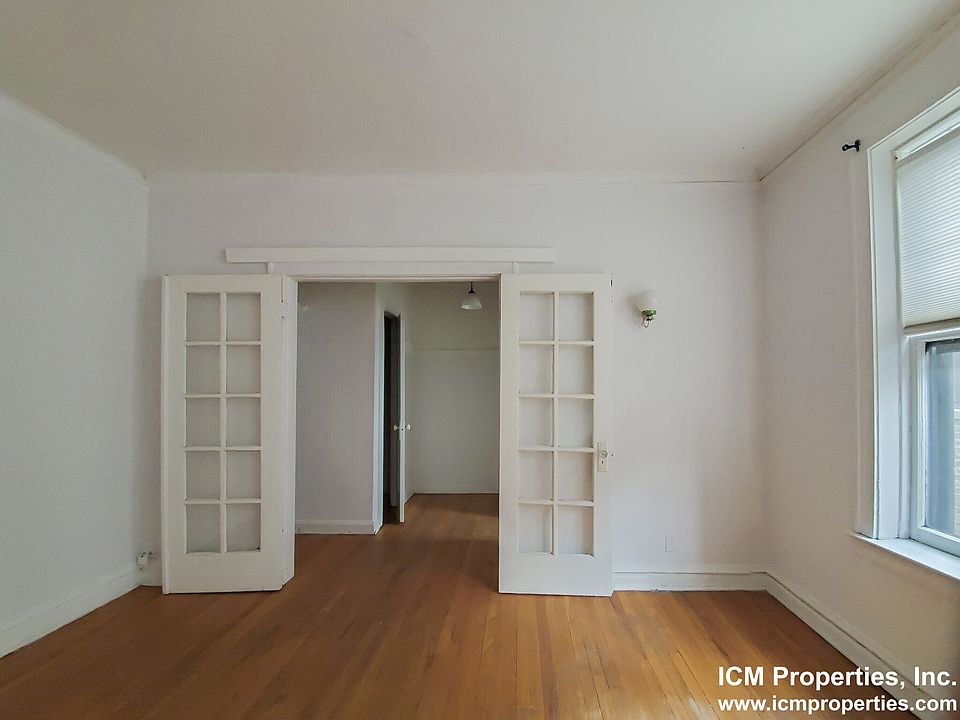 1st image of 428.301 W Surf St #301