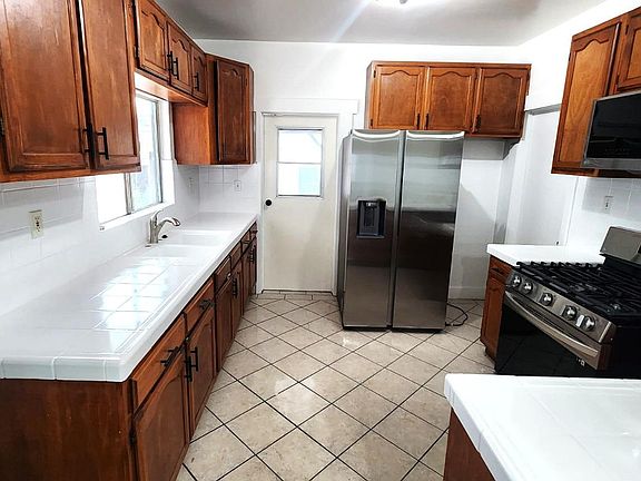 3rd image of 810 E Sacramento St