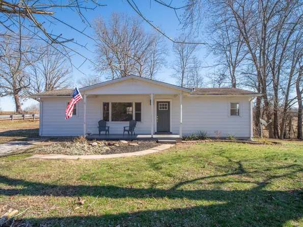 820 Gaither Ave, Lawrenceburg, TN 38464